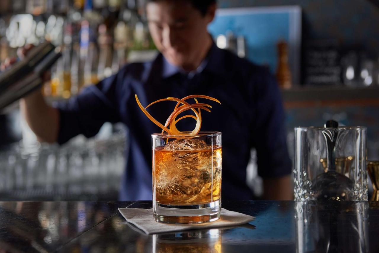 Radisson Blu Plaza Hotel, Осло Екстериор снимка Cocktail being prepared by a bartender