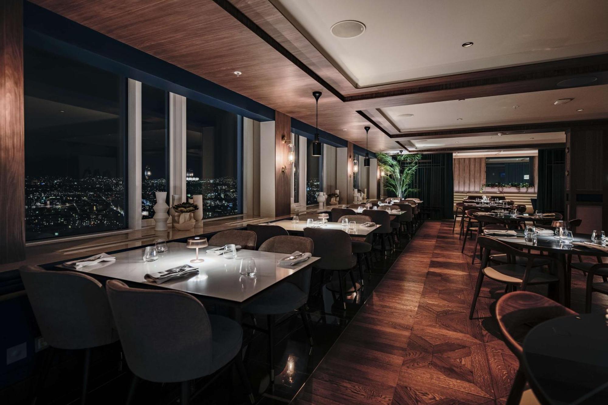 Radisson Blu Plaza Hotel, Осло Екстериор снимка The Sky Bar